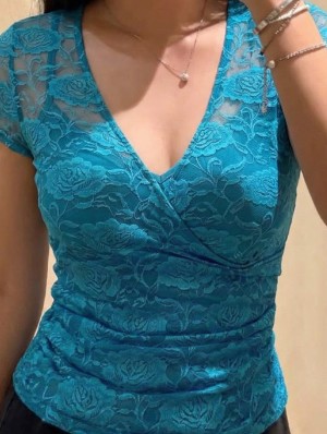 Lace Panel Solid Color Fitted T-shirts
